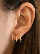 Load image into Gallery viewer, CUBIC ZIRCONIA DETAILED STUD EARRINGS